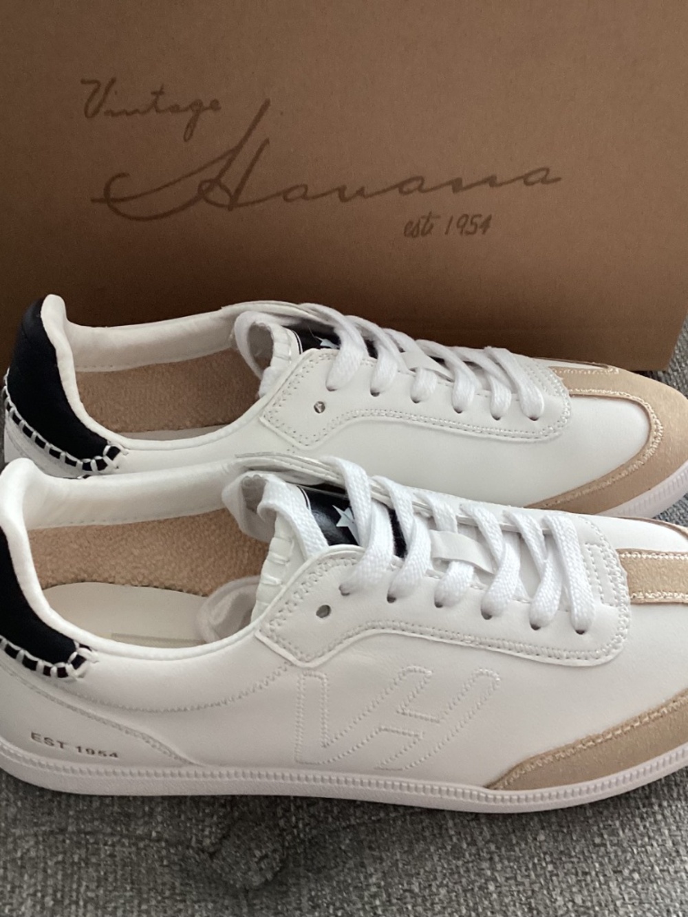 Vintage Havana Crisp Sneaker (Women), size 8 - Picture 2 of 13